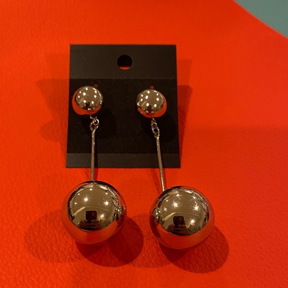 Elegant Silver Drop Earrings - Picture 4 of 4